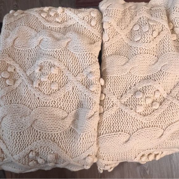 Pottery Barn Cream Sweater Pillow Shams Set, Zipper closure, soft. 2 Shams 16x26 - Picture 6 of 10